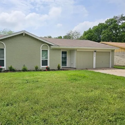 Buy this 4 bed house on 609 North Douglas Avenue in Cleburne, TX 76033