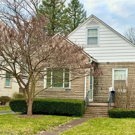 Buy this 3 bed house on 1404 Edgehill Avenue Southeast in Warren, OH 44484