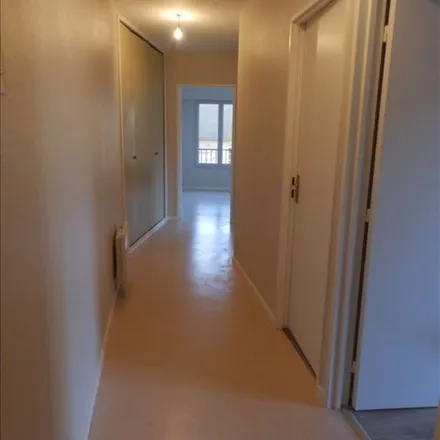 Rent this 2 bed apartment on 27 Cours Jean Jaurès in 03000 Moulins, France