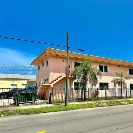 Buy this 8 bed house on 821 North 19th Avenue in Hollywood, FL 33020