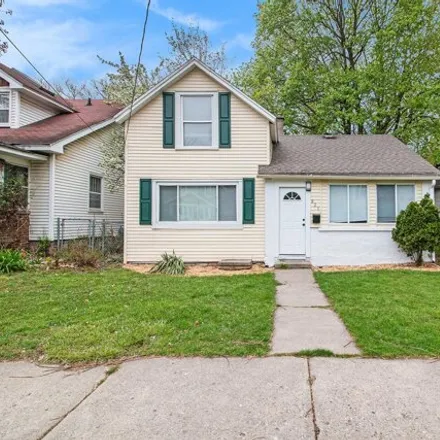 Buy this 4 bed house on 845 Temple Street Southeast in Grand Rapids, MI 49507