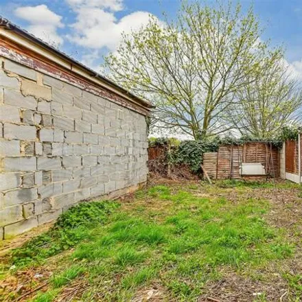 Image 3 - Erin Close, London, IG3 8UQ, United Kingdom - House for sale