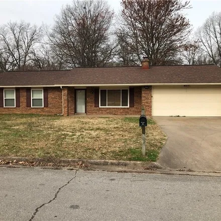 Rent this 4 bed house on 902 West Mockingbird Lane in Rogers, AR 72756
