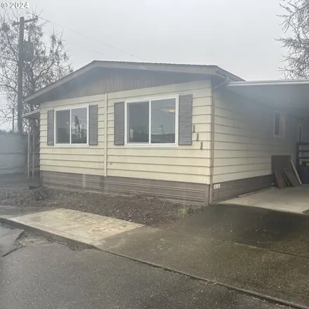 Buy this studio apartment on 701 Lee Street in The Dalles, OR 97058
