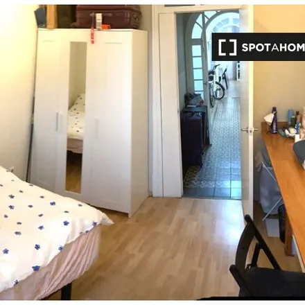 Rent this 2 bed room on Carrer del Consell de Cent in 13, 08001 Barcelona