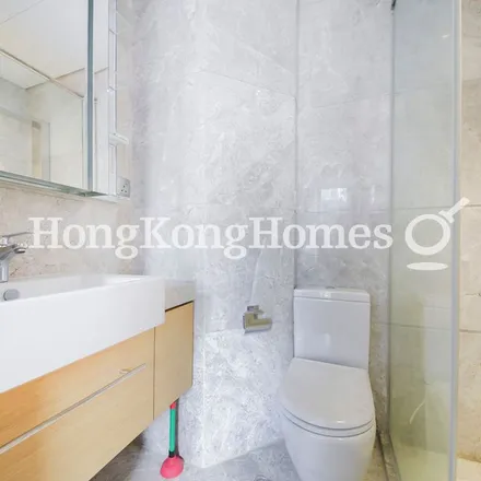 Image 1 - China, Hong Kong, Hong Kong Island, Sai Ying Pun, Kwai Heung Street - Apartment for rent