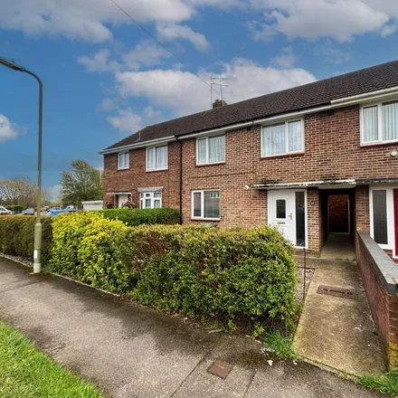 Rent this 3 bed duplex on Keyhaven Drive in Havant, PO9 4BX