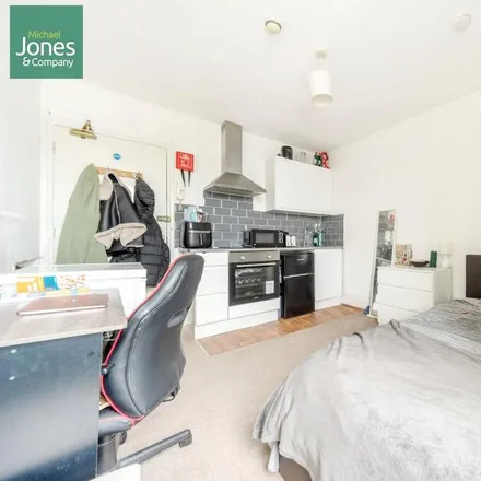 Rent this studio apartment on Floral Cafe in 7 Rowlands Road, Worthing
