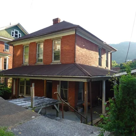 Buy this 4 bed house on 104 Maple Avenue in Welch, WV 24801