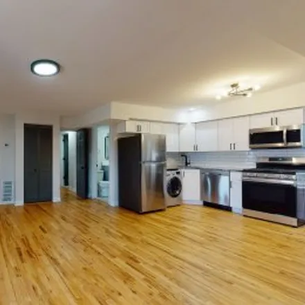 Rent this 3 bed apartment on #4r,1112 West 18th Street in Pilsen Historic District, Chicago