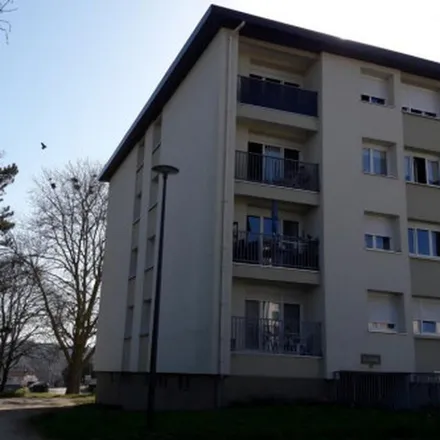 Rent this 4 bed apartment on D 674 in 88300 Neufchâteau, France