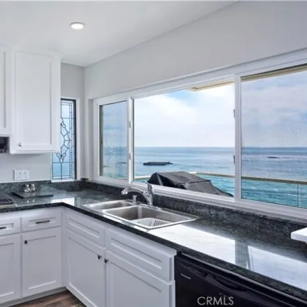 Image 5 - 1249 Ocean Front, Laguna Beach, CA 92651, USA - Apartment for rent