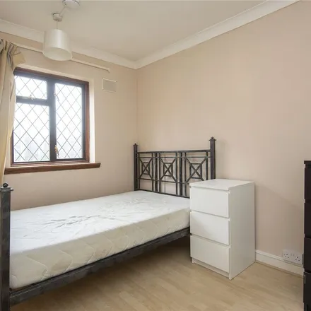 Rent this 3 bed townhouse on Alpha Grove in Millwall, London