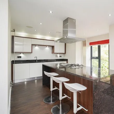 Image 3 - Ballard Hall Chase, Sheffield, S10 3HY, United Kingdom - House for rent