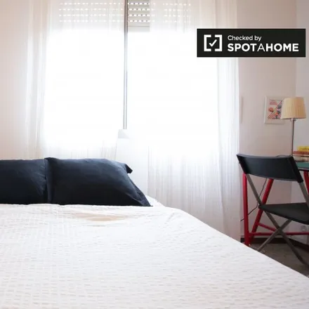 Rent this 4 bed room on Carrer de Floridablanca in 147, 08001 Barcelona