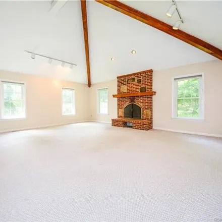 Image 3 - 23 Doe Hollow Drive, Trumbull, CT 06611, USA - House for sale