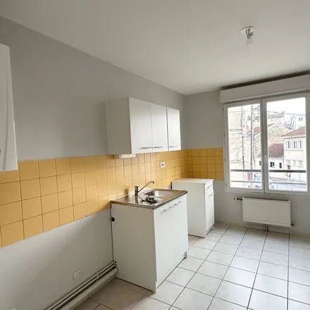 Image 5 - 28 Rue de Solignac, 87000 Limoges, France - Apartment for rent