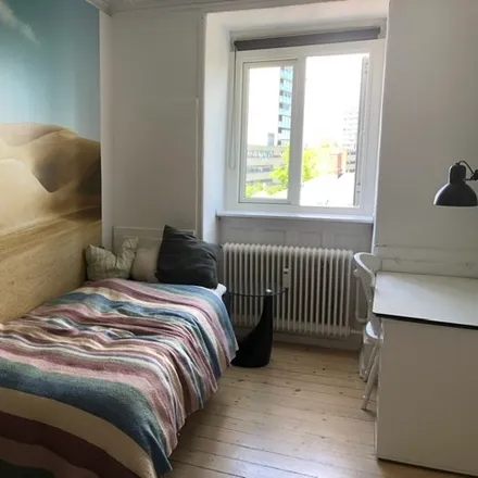 Rent this 1 bed room on Vesterbrogade 141 in 1620 København V, Denmark