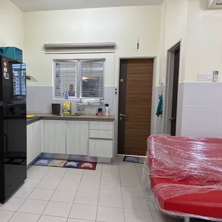 Rent this 3 bed townhouse on Persiaran Seri Pristana 1 in Bandar Saujana Utama, 47000