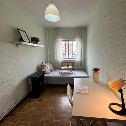 Image 3 - Calle de Escalona, 54, 28024 Madrid, Spain - Apartment for rent