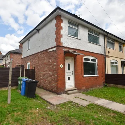 Rent this 3 bed duplex on Granville Road in Urmston, M41 0ZB