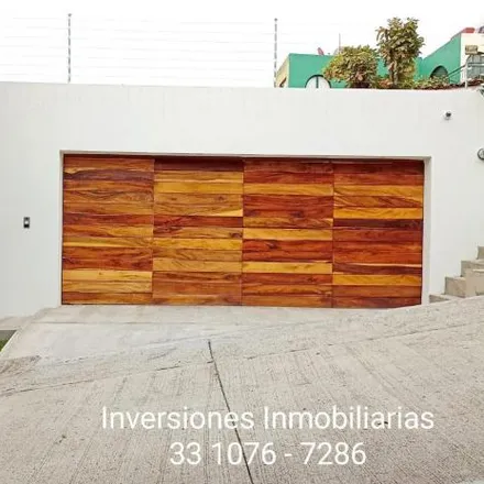 Buy this 3 bed house on Avenida del Reno Norte 3326 in Ciudad Bugambilias, 45230 Santa Ana Tepetitlán