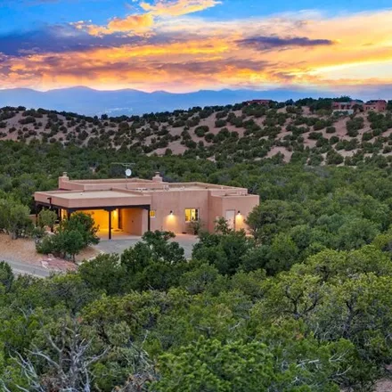 Image 1 - 25 Luna de Tano, Santa Fe County, NM 87506, USA - House for sale