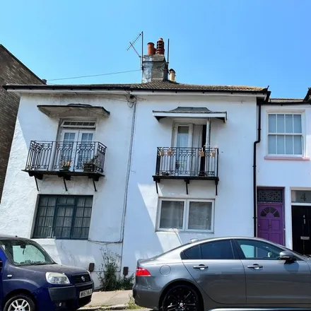 Rent this 4 bed townhouse on Salvation Army in Park Crescent, Brighton