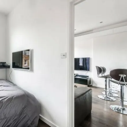 Image 4 - 11 Nevern Square, London, SW5 9NW, United Kingdom - Apartment for rent