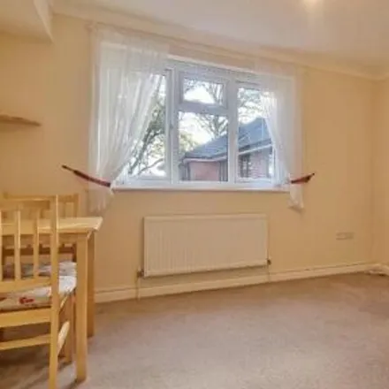 Image 2 - Chandler's Ford Care Home, Greenways, Chandler's Ford, SO53 2LE, United Kingdom - Apartment for sale