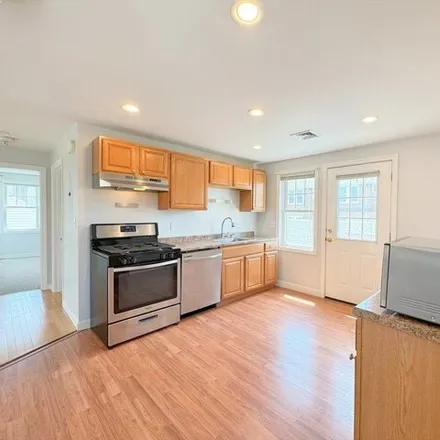 Image 4 - 139 Shore Drive, Somerville, MA 02145, USA - Condo for sale