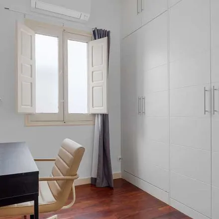 Image 2 - Calle del Castillo, 24, 28010 Madrid, Spain - Apartment for rent