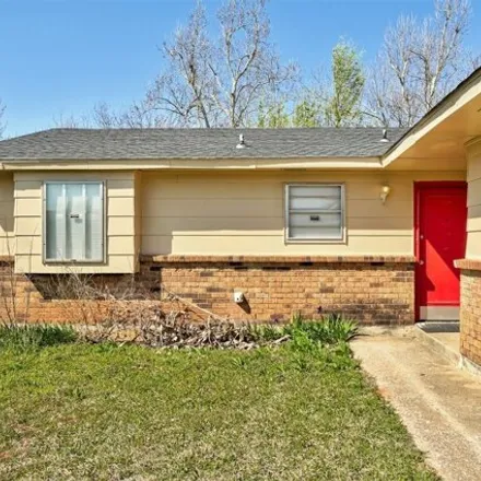 Image 4 - 1277 Lauren Lane, Midwest City, OK 73110, USA - House for sale