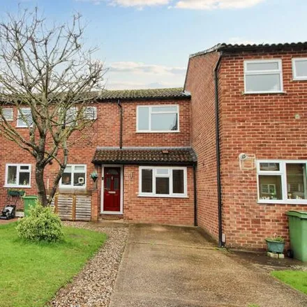 Buy this 3 bed townhouse on Derwent Road in Thatcham, RG19 3UT