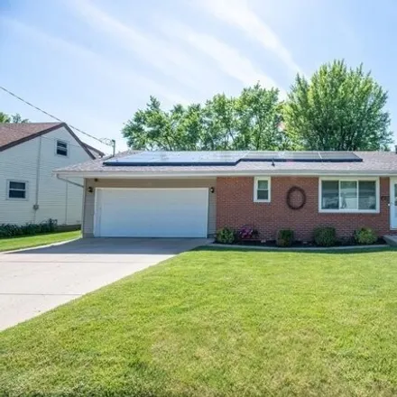 Buy this 3 bed house on 249 Schramm Drive in Pekin, IL 61554