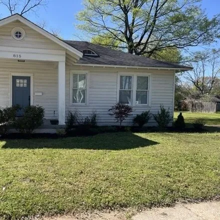 Rent this 3 bed house on 834 North Mansfield Street in Memphis, TN 38107