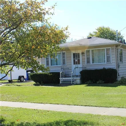 Buy this 2 bed house on 1776 Williams Street in Cuyahoga Falls, OH 44221