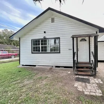 Buy this 7 bed house on 1206 Austin Street in Bay City, TX 77414