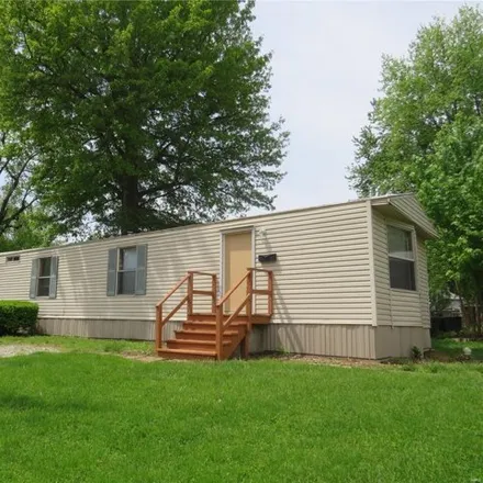 Buy this 2 bed house on 165 Mc Bride Place in Belleville, IL 62226