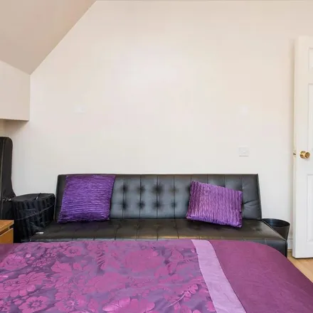 Image 8 - 223 Du Cane Road, London, W12 0BJ, United Kingdom - Apartment for rent