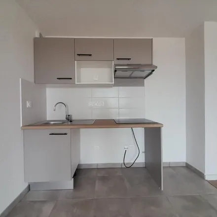 Rent this 3 bed apartment on 4bis Impasse de la Tour in 31150 Bruguières, France