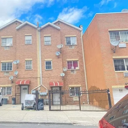 Buy this 9 bed house on 875 Elsmere Place in New York, NY 10460