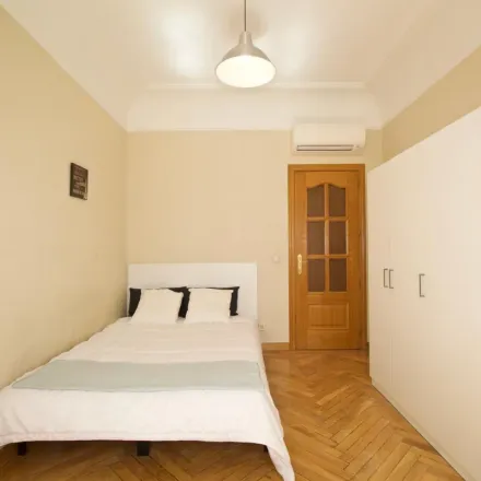 Image 5 - Calle de Isabel La Católica, 12, 28013 Madrid, Spain - Apartment for rent