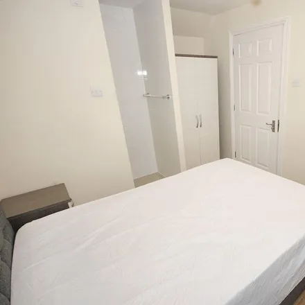 Rent this studio townhouse on Plover Way in Surrey Quays, London