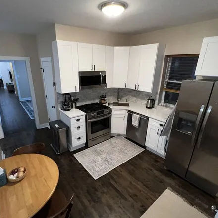 Rent this 3 bed apartment on Skokie