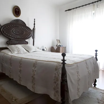 Rent this 2 bed room on Avenida Camilo Castelo Branco in 1500-599 Águas Livres, Portugal