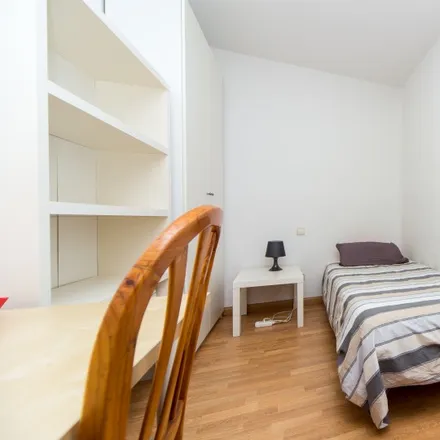 Rent this 8 bed room on Madrid in Calle de Juanelo, 23