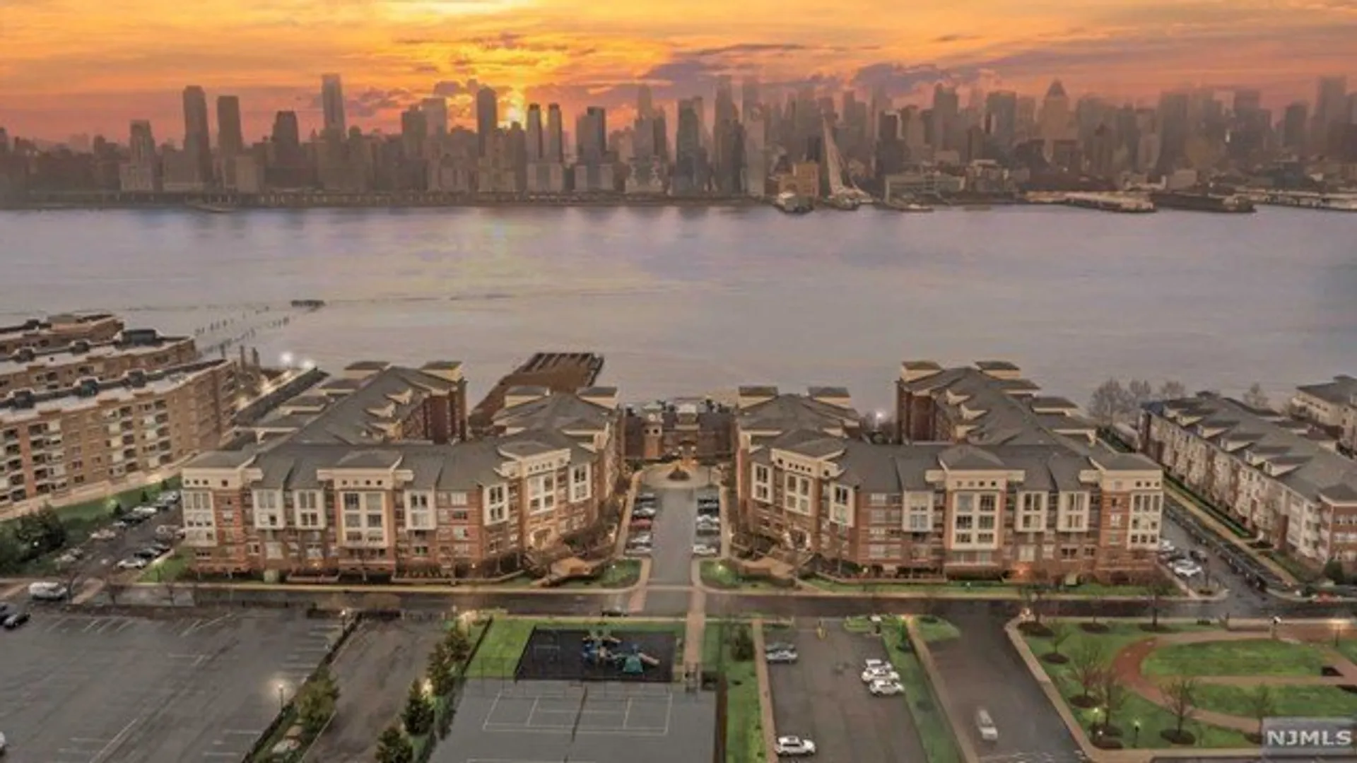 Hudson River Waterfront Walkway, Weehawken, NJ 07086, USA | 1 bed condo for rent
