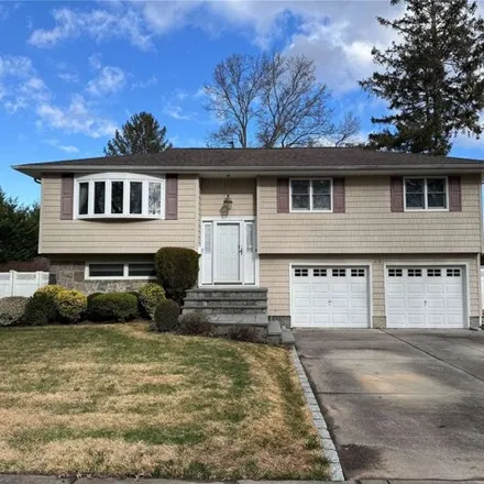 Rent this 3 bed house on 37 Barry Lane South in Old Bethpage, NY 11804