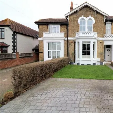 Buy this 4 bed townhouse on Park Crescent in London, DA8 3DY